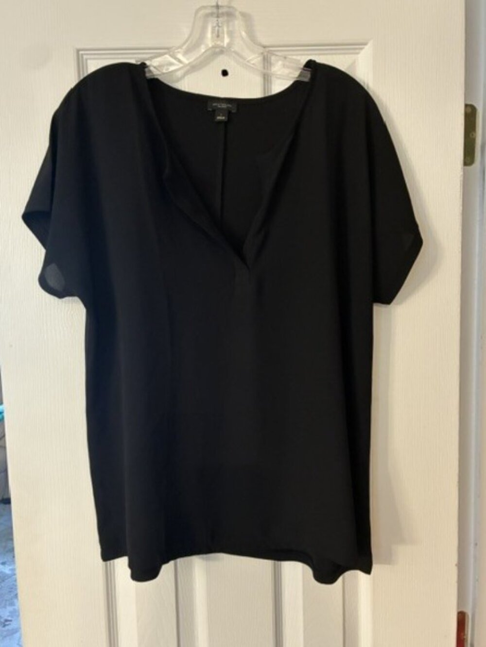 Ann Taylor Factory Women's Black Short Sleeve Crepe V neck Loose Top Size L